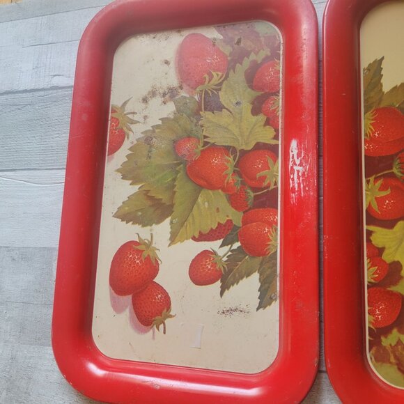 Vintage Metal Serving Trays Set Of 2 Strawberry Design Rectangular Red & Green - Picture 3 of 8
